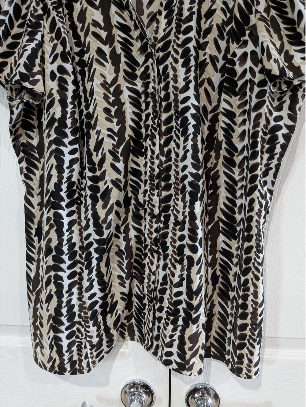 East 5th Women's Leaf Print Button Up Blouse, Black Brown, Plus Size 1X - Picture 4 of 9